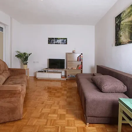 Apartma Dolinar * Gorenja Vas (Gorenja Vas-Poljane)