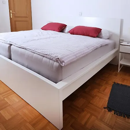 Apartma Dolinar *